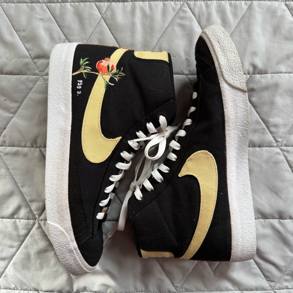 Nike Blazer Mid 77 Pomegranate